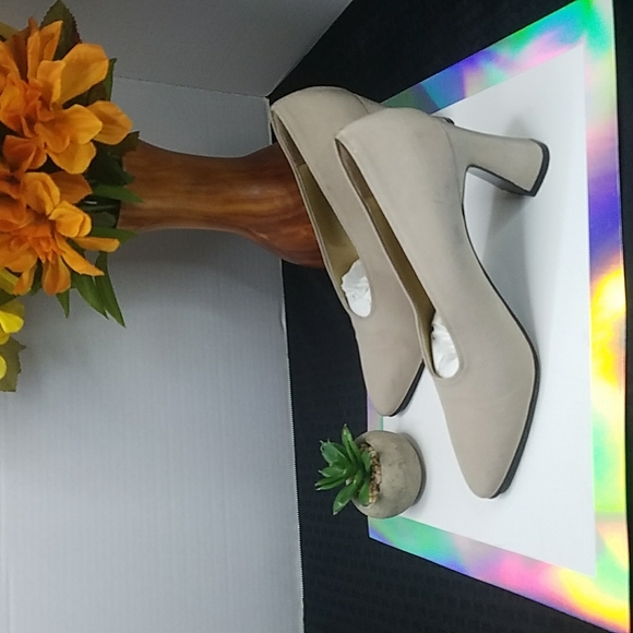 Yves Saint Laurent Beige Block Heels Leather Italy Made Size 7 Medium - Picture 4 of 9